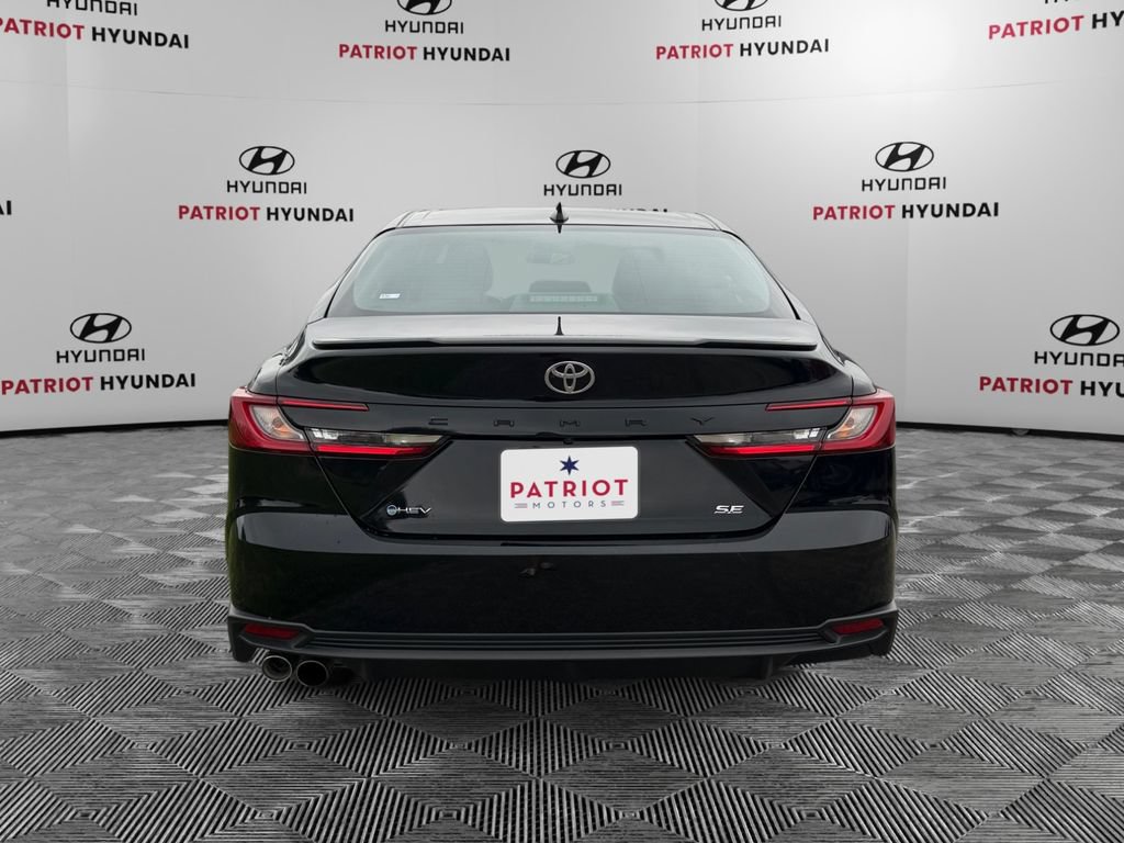 Used 2025 Toyota Camry SE FWD image 4