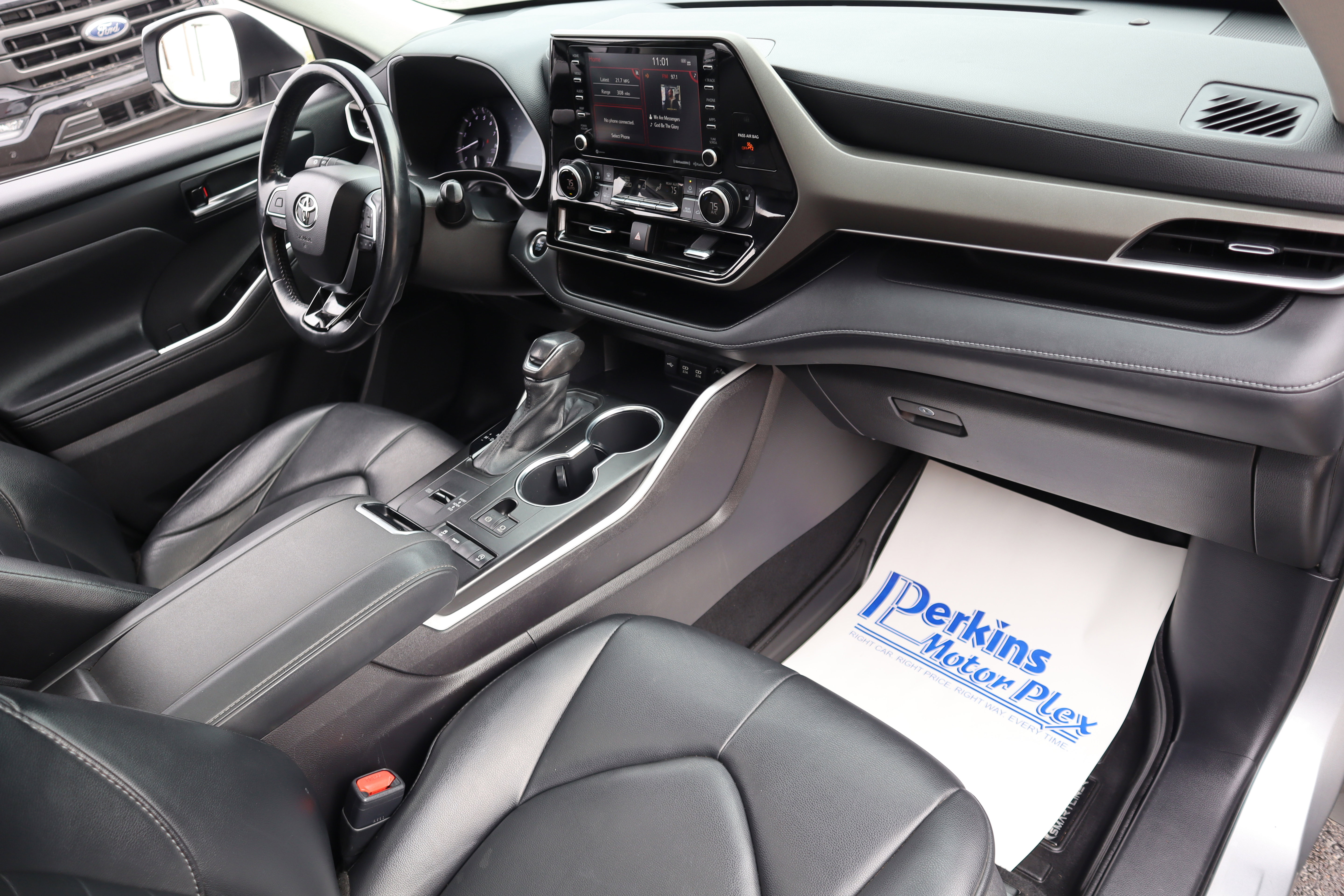 Used 2021 Toyota Highlander XLE image 31