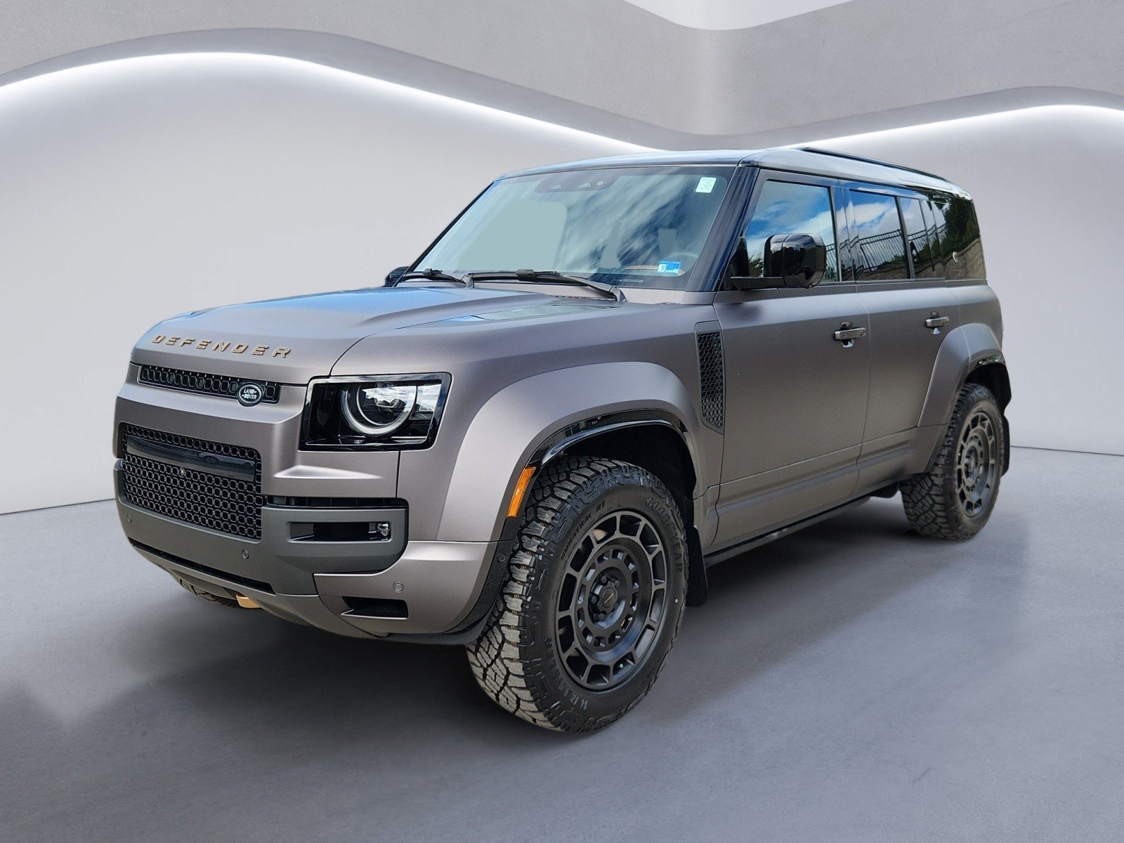 New 2026 Land Rover Defender 110 AWD/4WD image 1