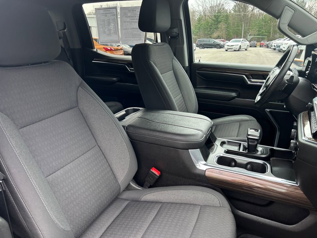 Used 2023 Chevrolet Silverado 1500 LT AWD/4WD image 15