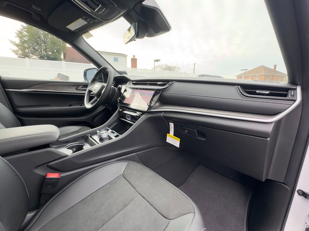 New 2026 Jeep Grand Cherokee Altitude image 19