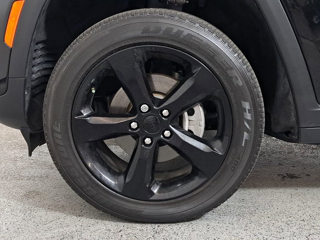 Used 2023 Jeep Grand Cherokee Altitude image 8