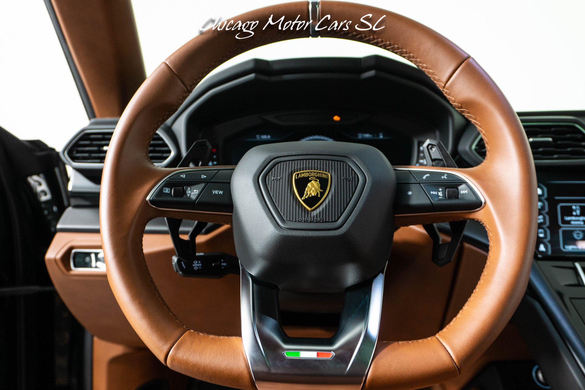 Used 2021 Lamborghini Urus AWD/4WD image 23