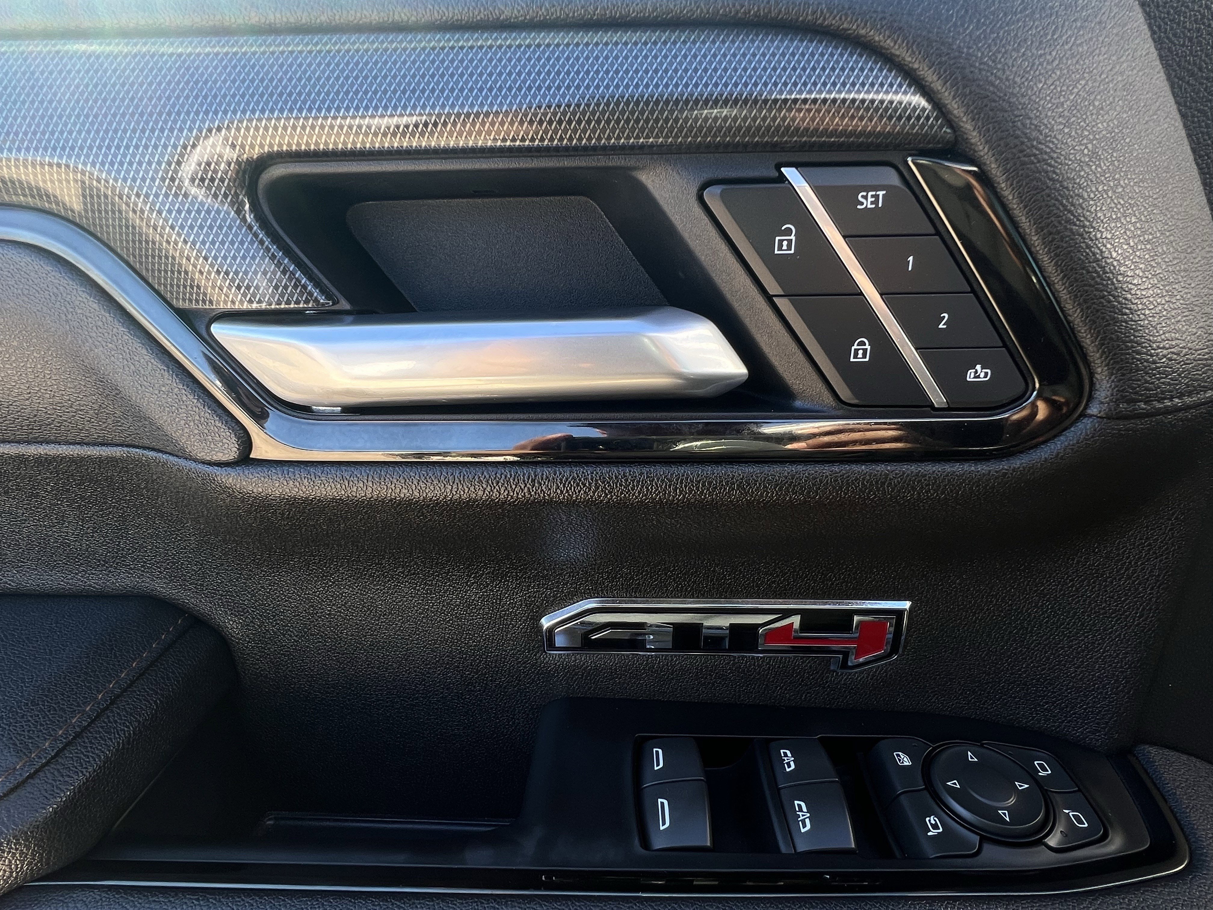 Used 2025 GMC Sierra 1500 AT4 image 24