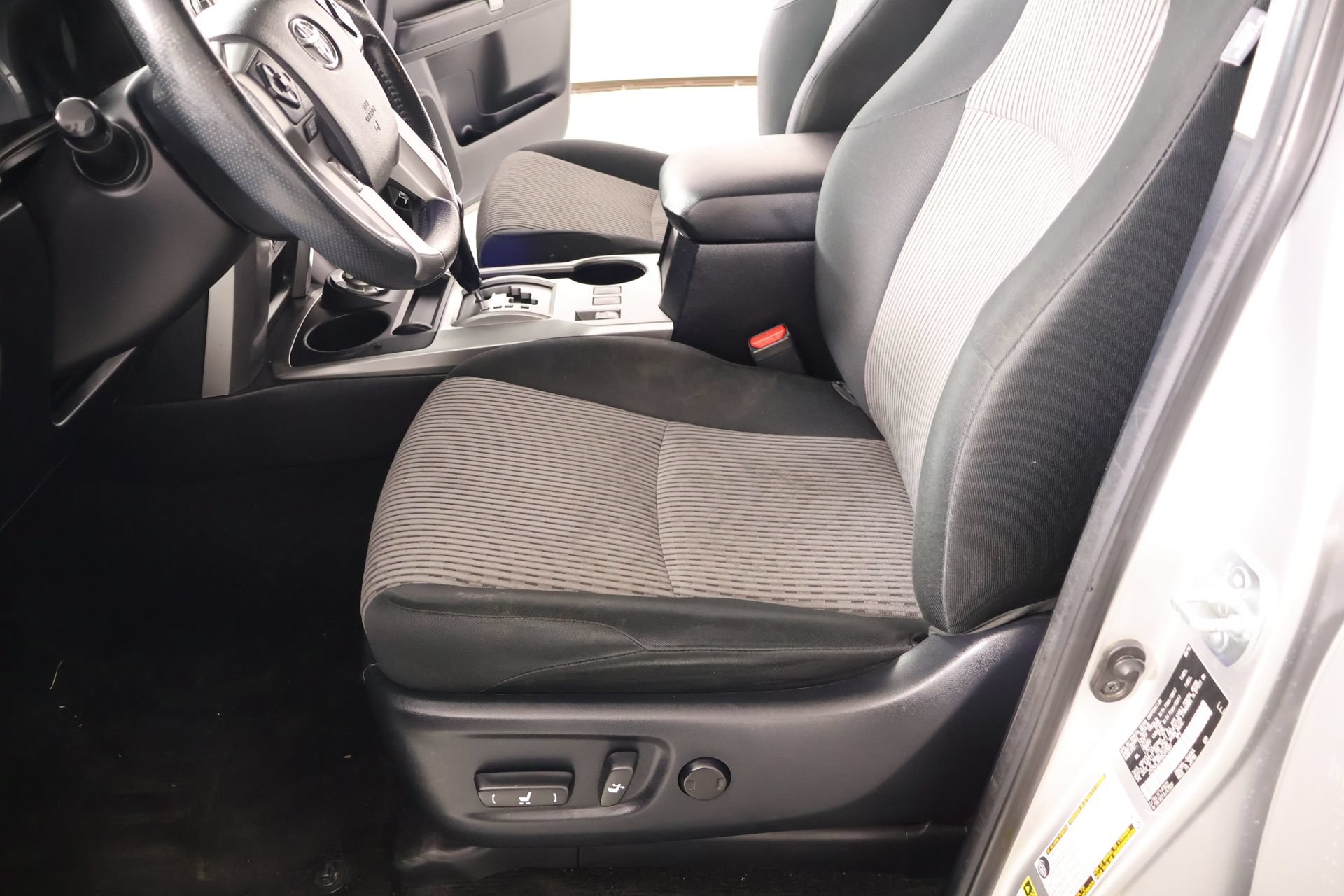 Used 2016 Toyota 4Runner SR5 AWD/4WD image 11