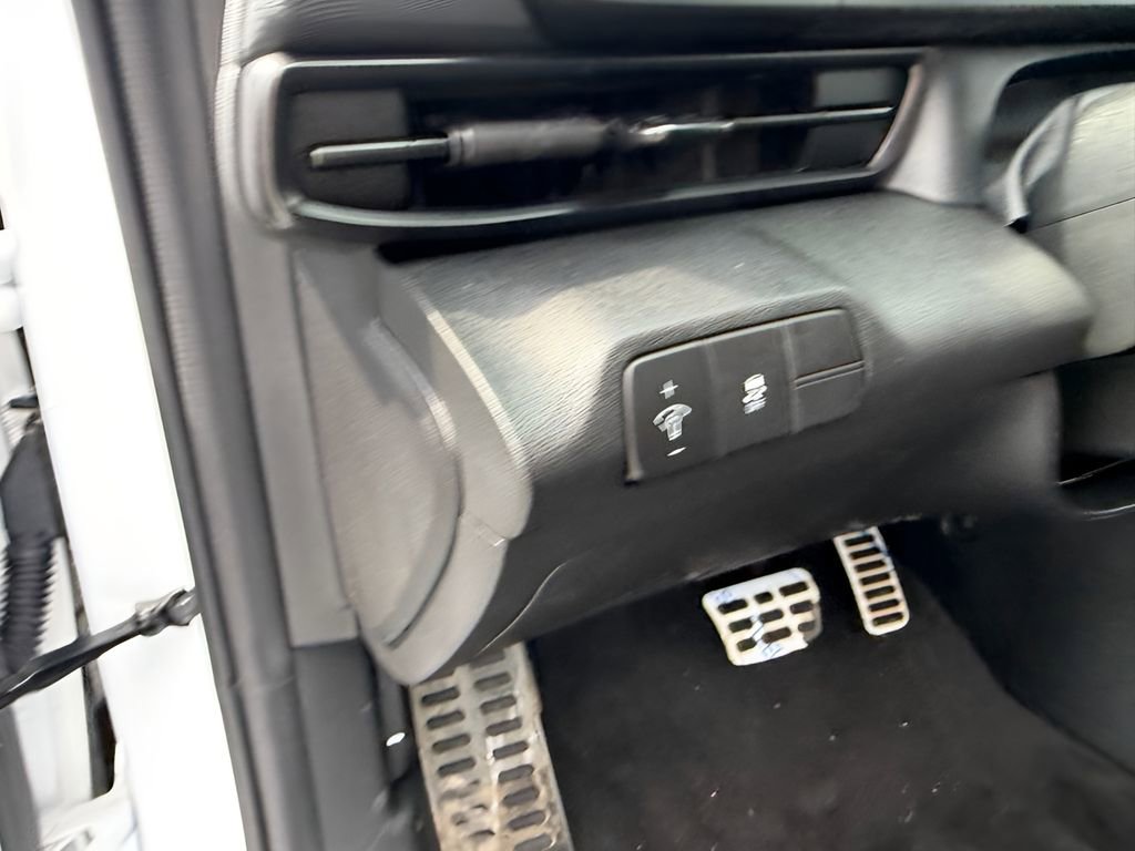 Used 2025 Hyundai Elantra Sport image 20