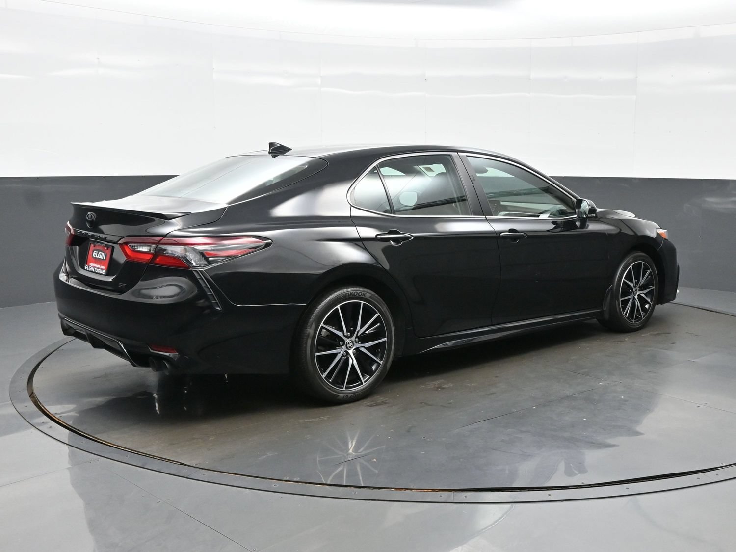 Used 2024 Toyota Camry SE FWD image 6
