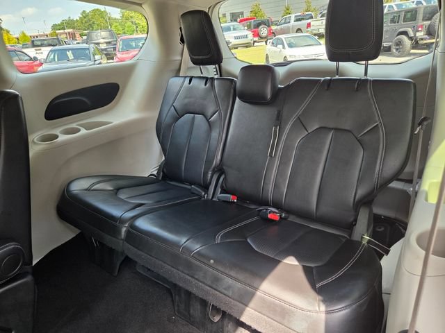 Used 2024 Chrysler Pacifica Touring-L FWD image 12
