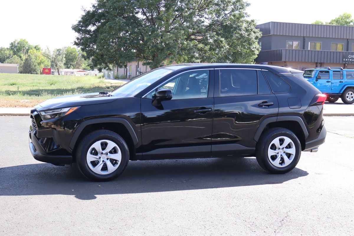 Used 2025 Toyota RAV4 LE AWD/4WD image 10