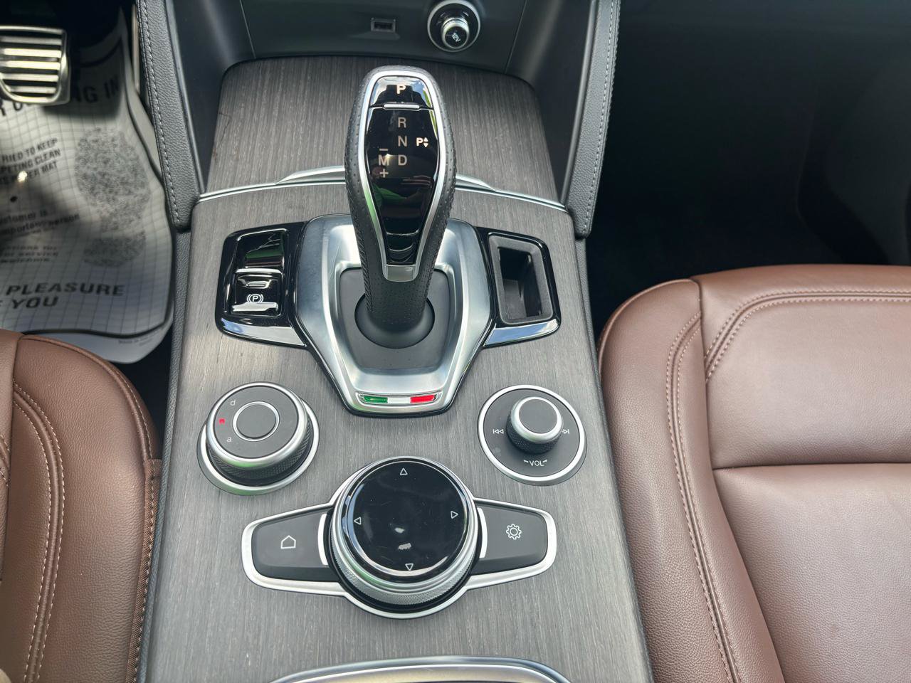 Used 2023 Alfa Romeo Stelvio Ti AWD/4WD image 24