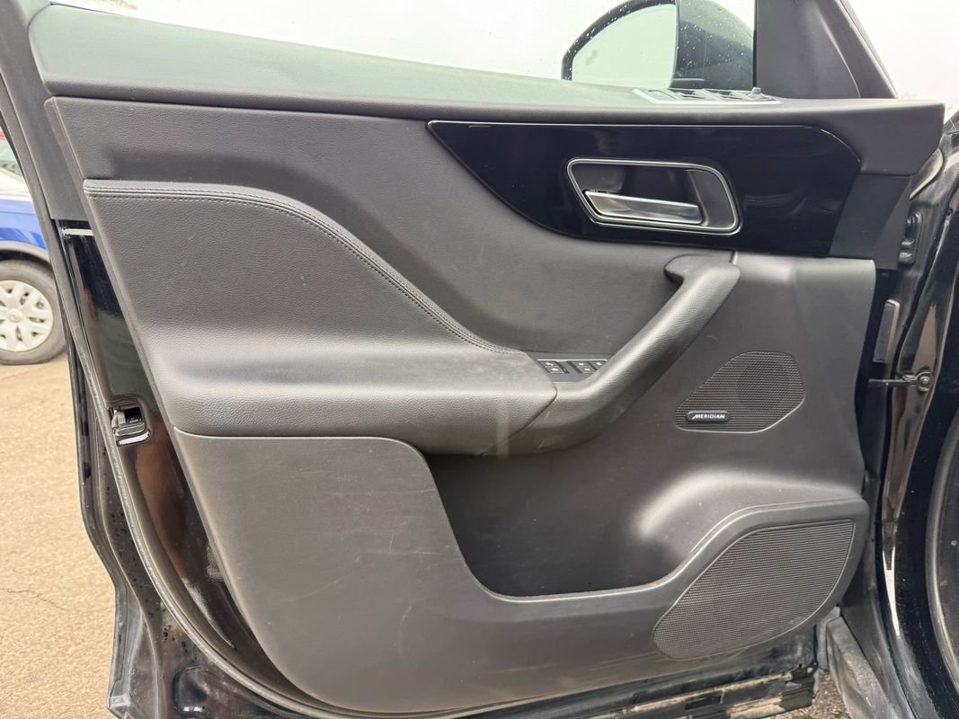 Used 2019 Jaguar F-PACE Premium image 14