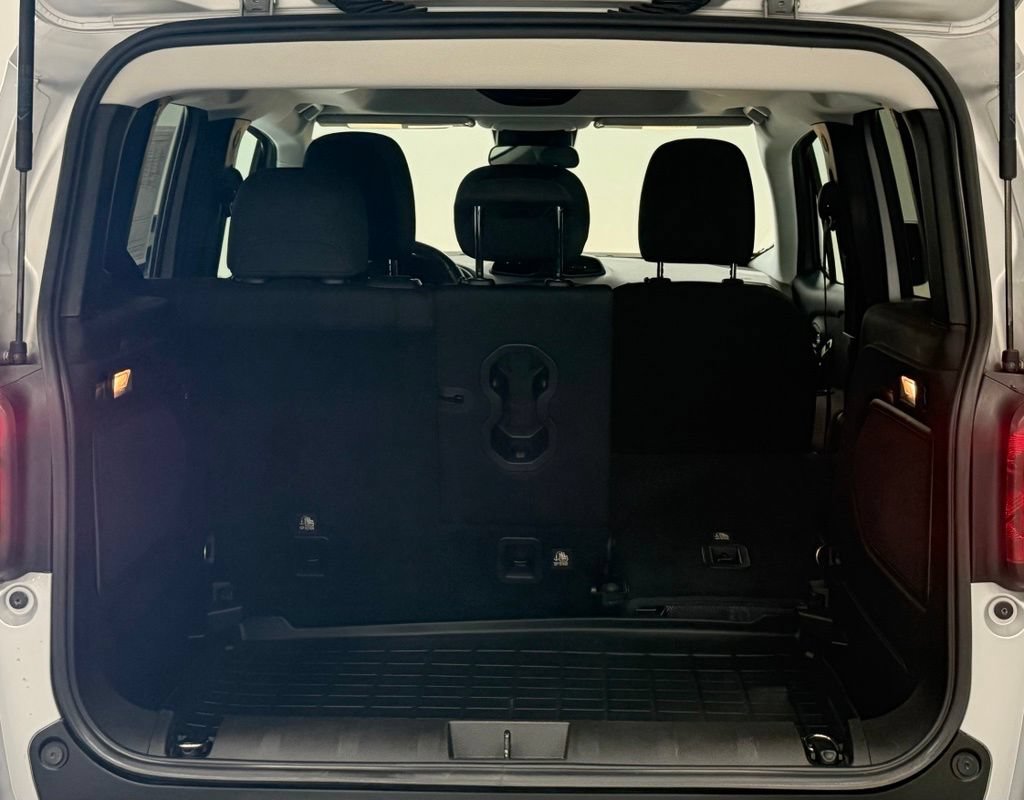 Used 2015 Jeep Renegade Latitude w/ Popular Equipment Group AWD/4WD image 25