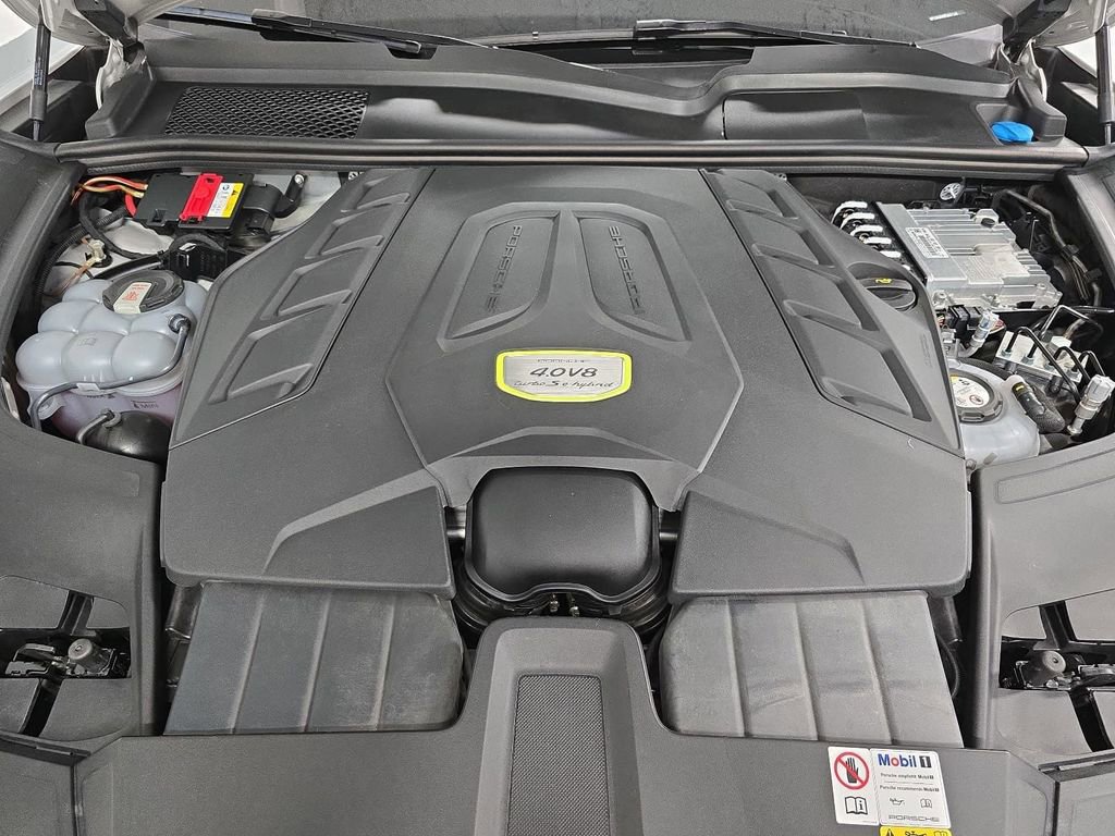Certified 2023 Porsche Cayenne Turbo S AWD/4WD image 33