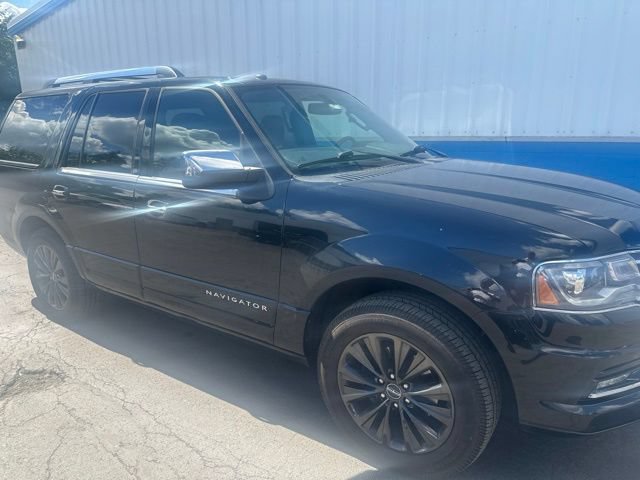 Used 2017 Lincoln Navigator Select AWD/4WD image 2