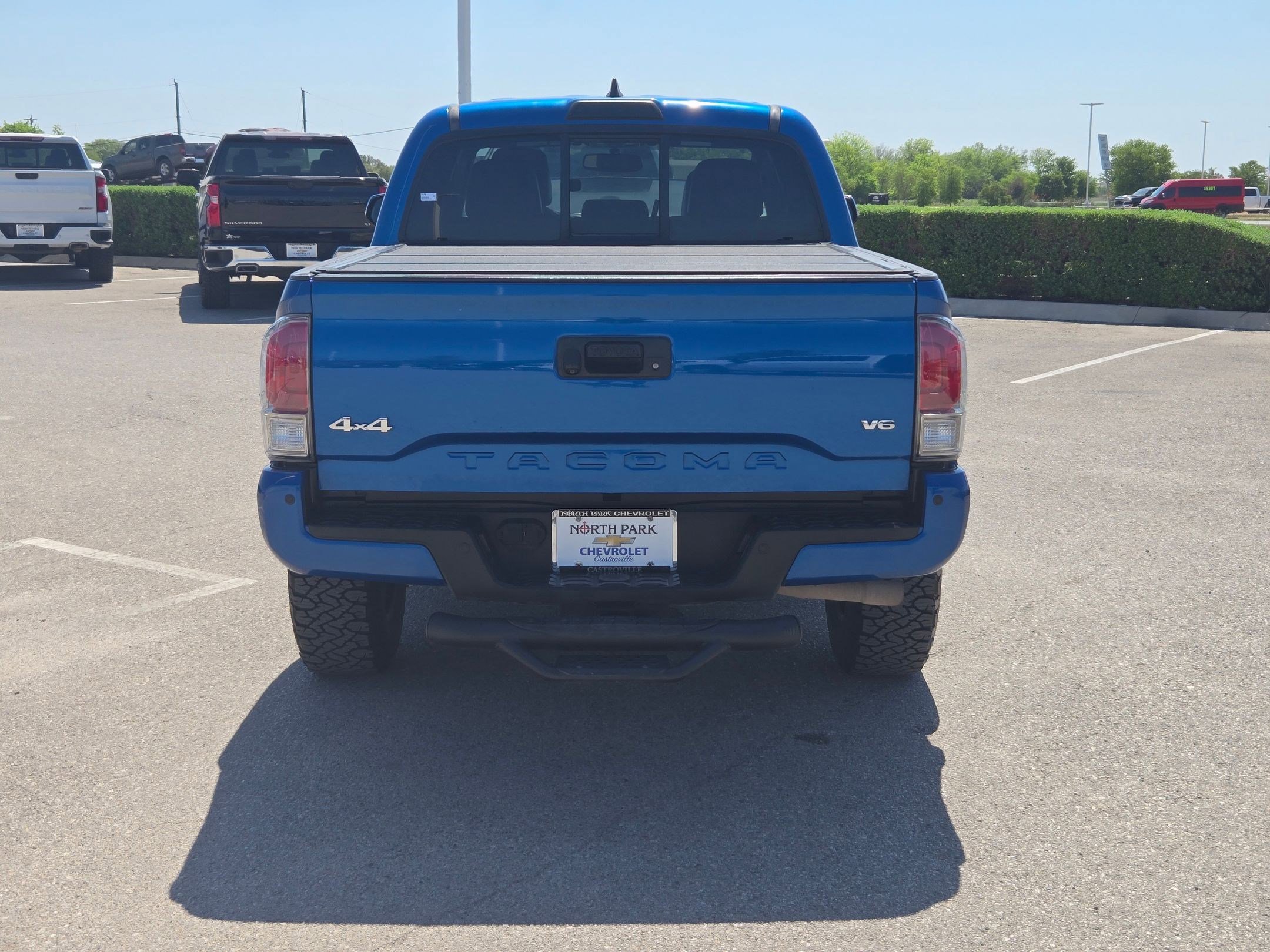 Used 2016 Toyota Tacoma Limited w/ Towing Package image 4