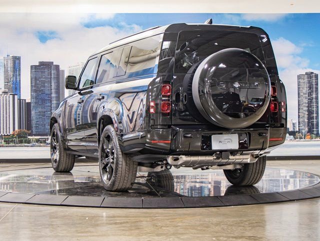 Used 2025 Land Rover Defender 130 X-Dynamic SE image 9