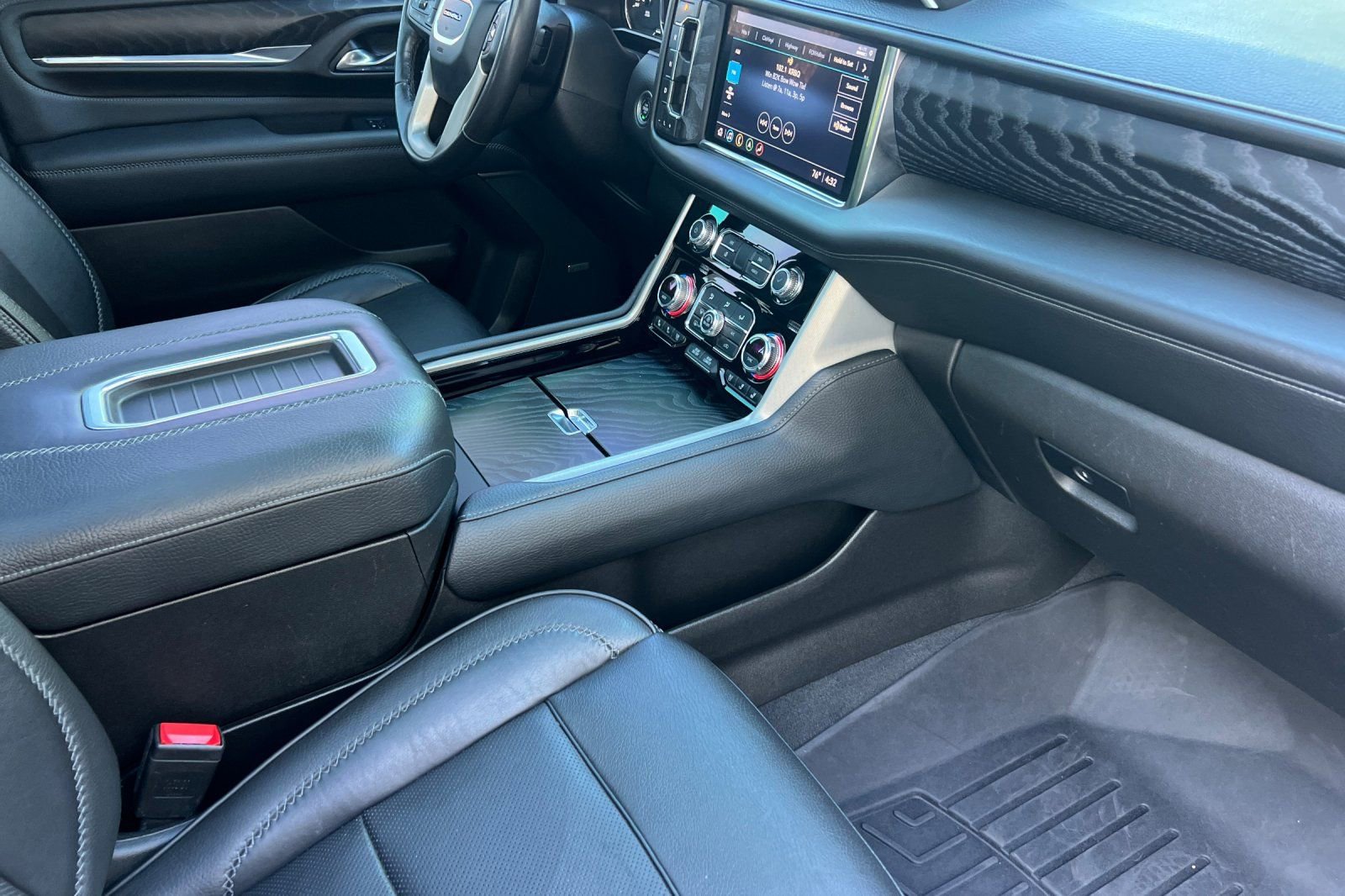 Used 2021 GMC Yukon Denali w/ Denali Premium Package image 17