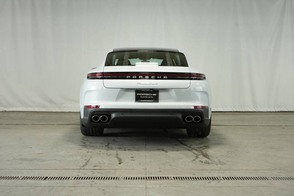 New 2025 Porsche Panamera 4 image 4