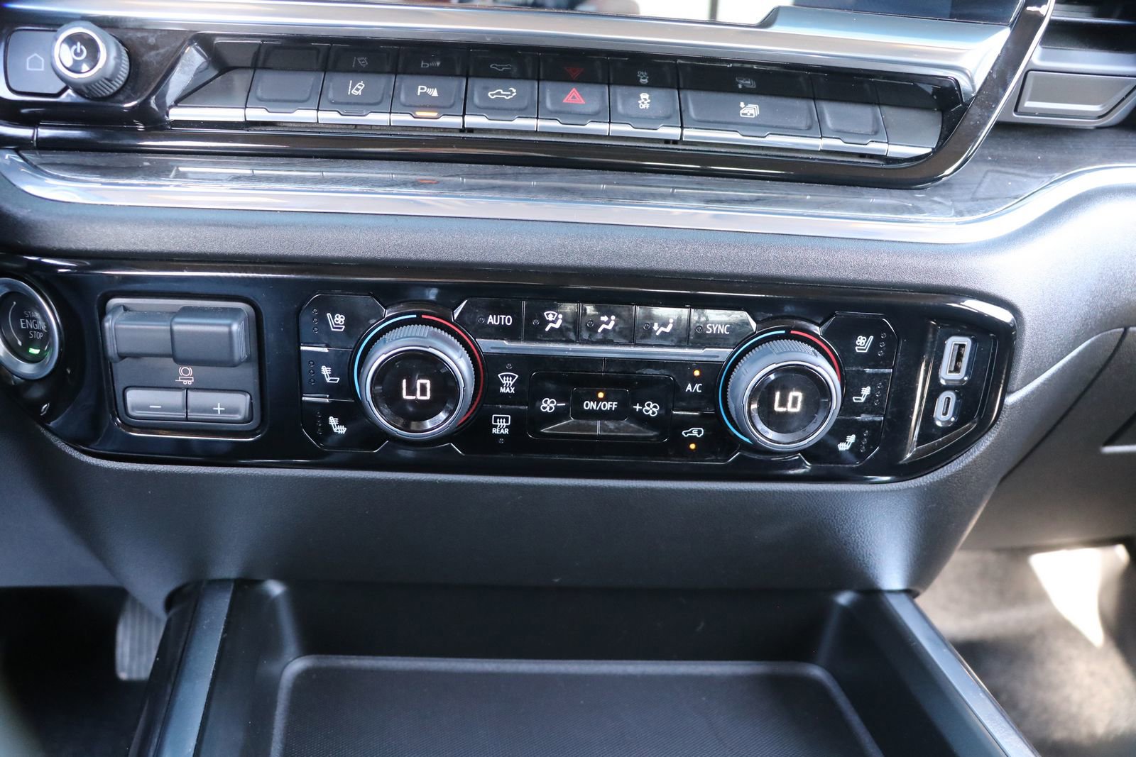 Used 2025 Chevrolet Silverado 2500 LTZ w/ LTZ Premium Package image 22