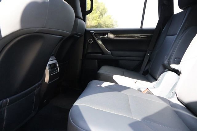 Used 2023 Lexus GX 460 Premium image 16
