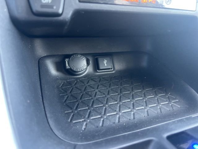 Used 2021 Toyota RAV4 XLE w/ Convenience Package image 17