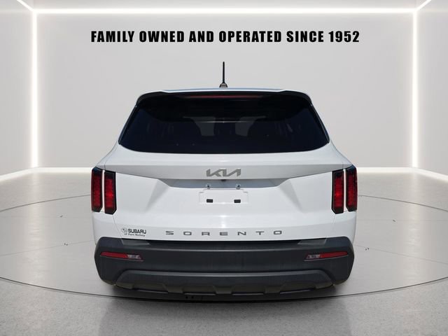 Used 2022 Kia Sorento LX image 3