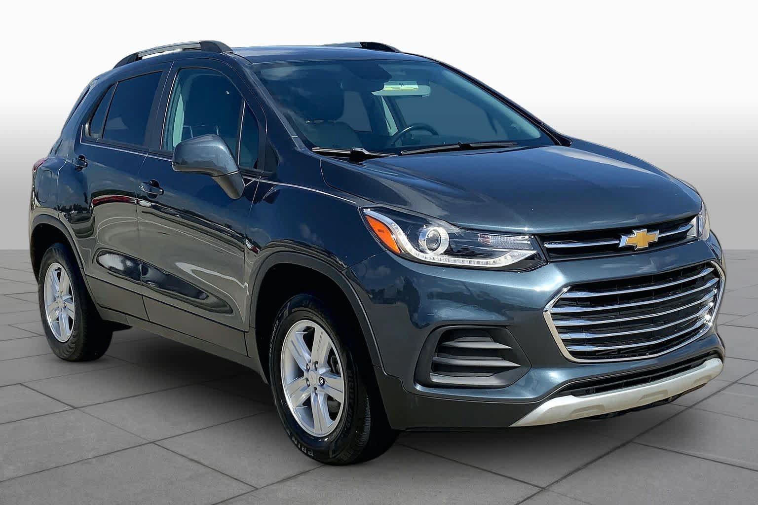 Used 2022 Chevrolet Trax LT w/ LT Convenience Package AWD/4WD image 3
