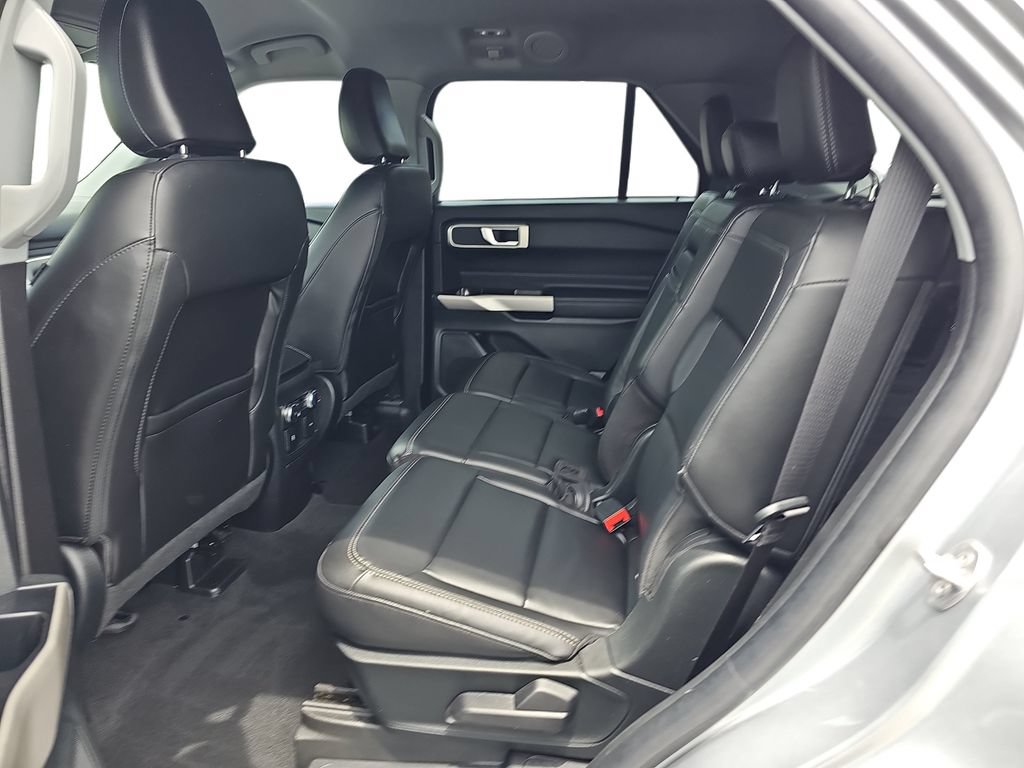 Used 2022 Ford Explorer XLT w/ Equipment Group 202A AWD/4WD image 14