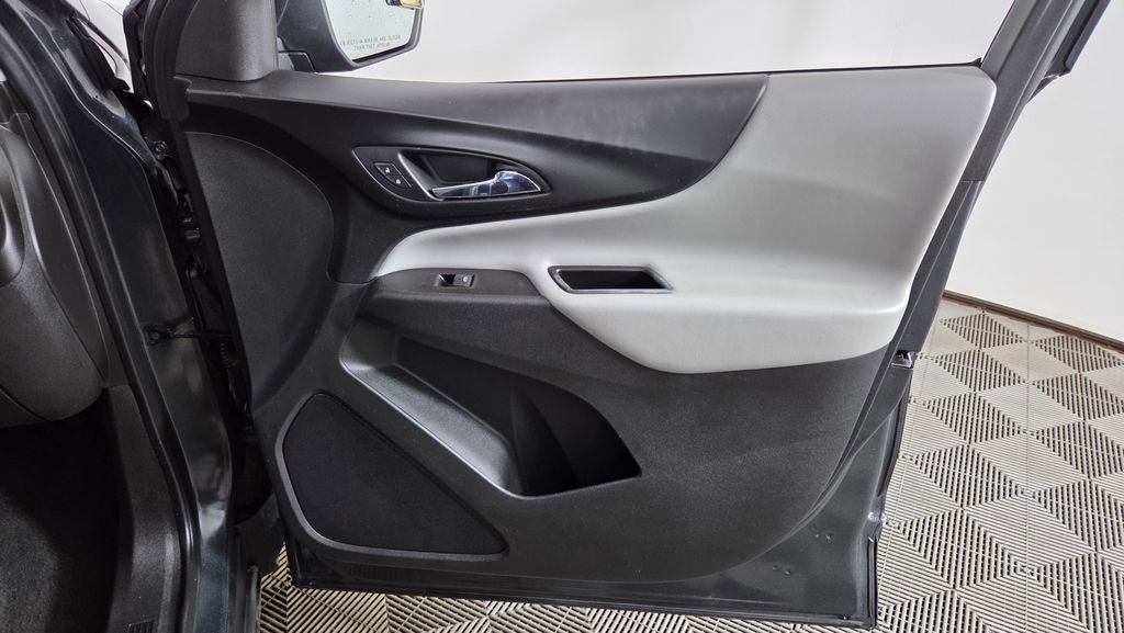 Used 2020 Chevrolet Equinox LS AWD/4WD image 32