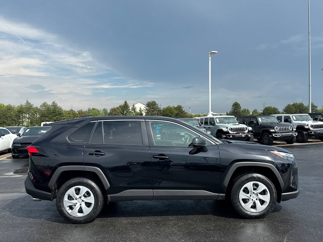 Used 2025 Toyota RAV4 LE AWD/4WD image 2