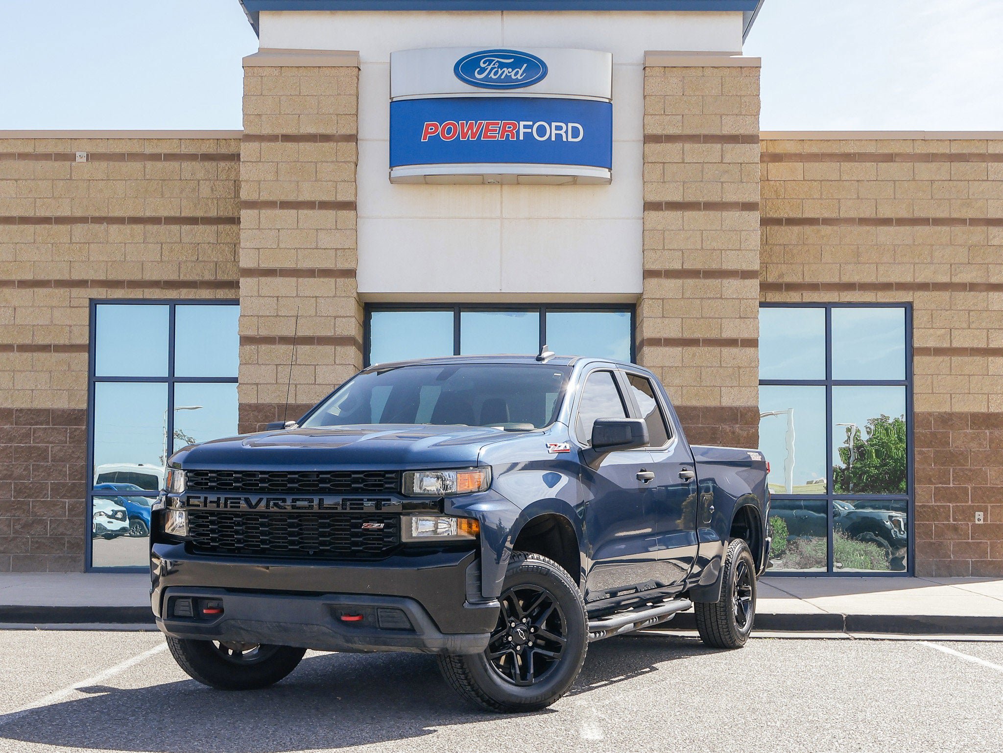 Used 2019 Chevrolet Silverado 1500 Custom Trail Boss w/ Custom Convenience Package AWD/4WD image 2
