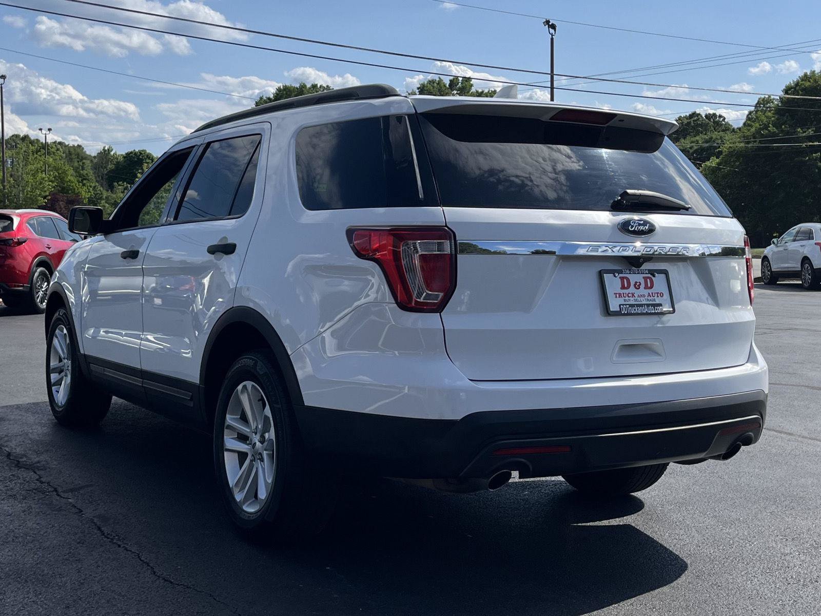 Used 2016 Ford Explorer FWD image 3