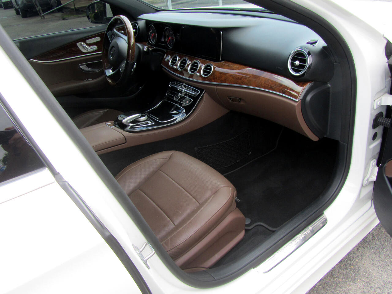 Used 2017 Mercedes-Benz E 300 image 21
