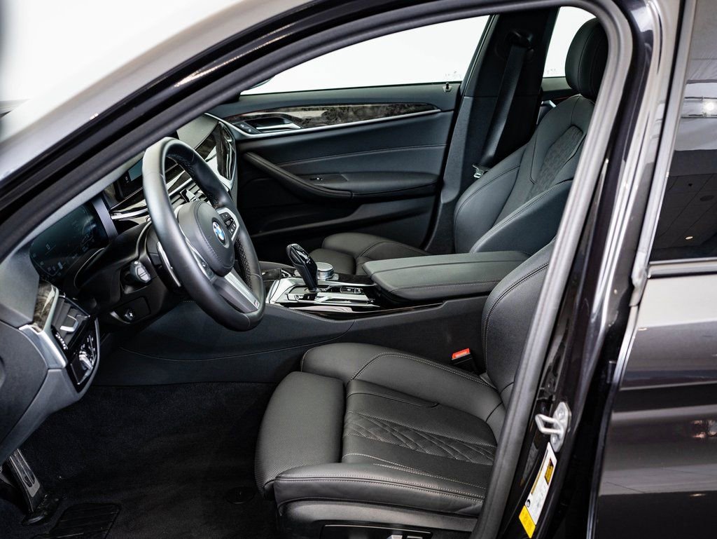 Used 2023 BMW 540i w/ M Sport Package RWD image 21