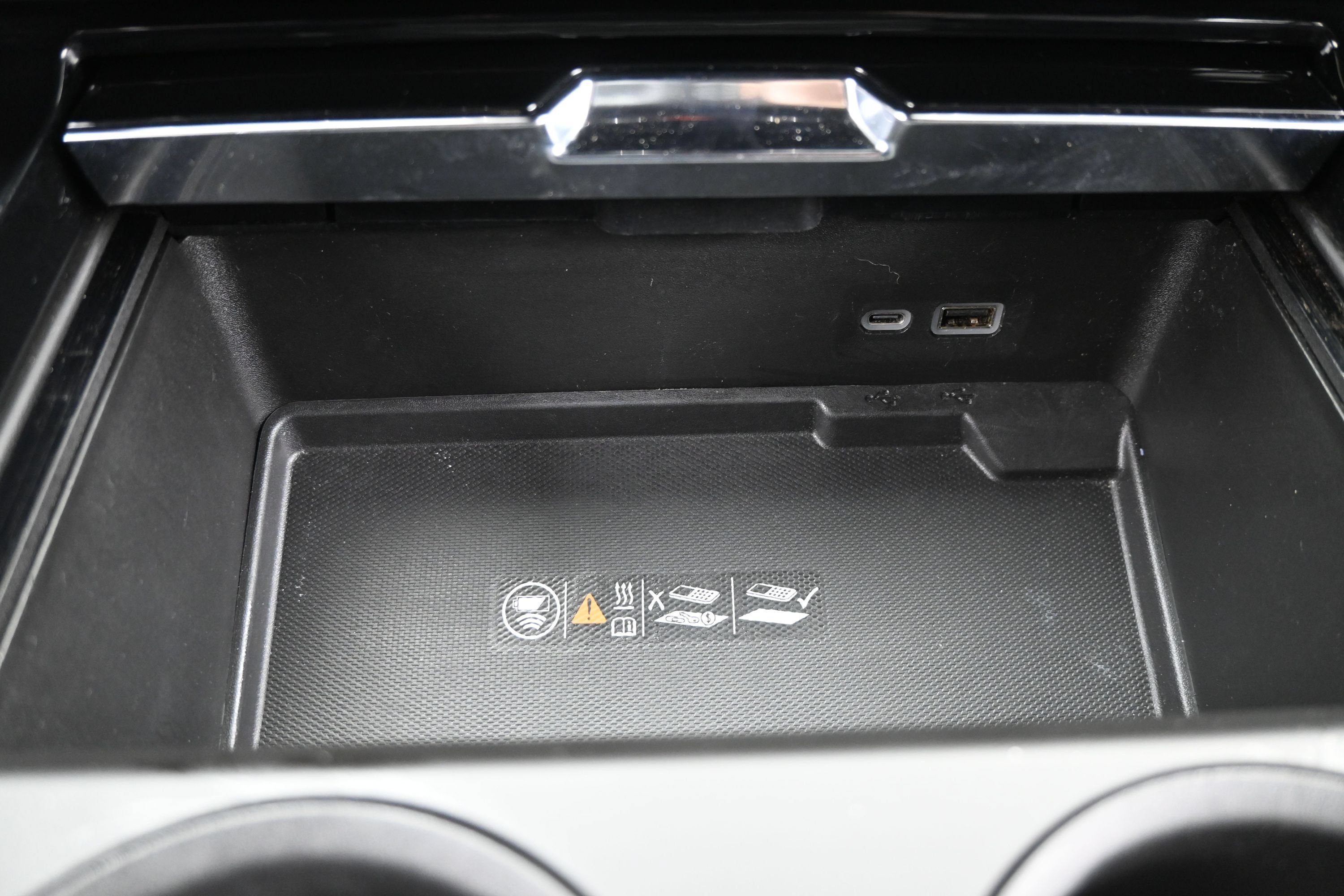 Used 2025 GMC Yukon Denali RWD image 24