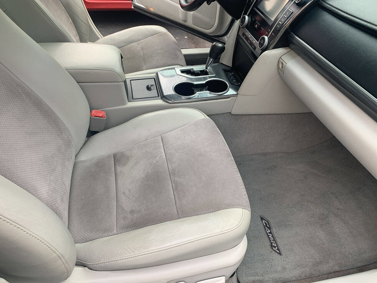 Used 2012 Toyota Camry XLE image 14