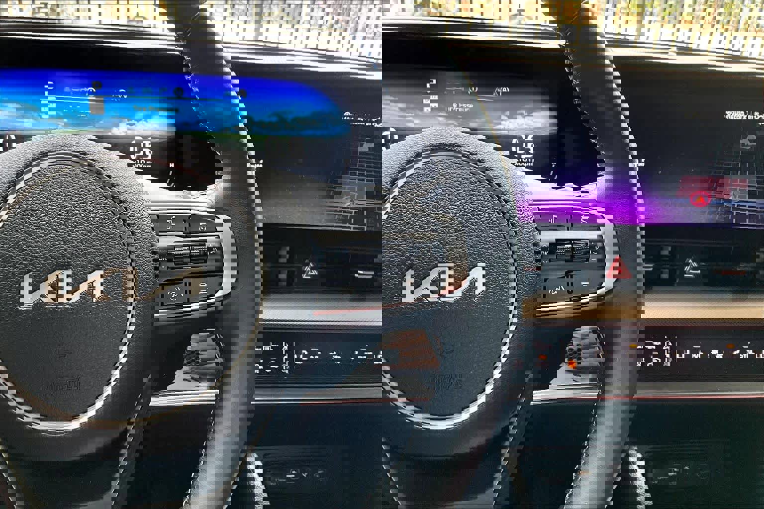 Used 2025 Kia Sportage SX image 24