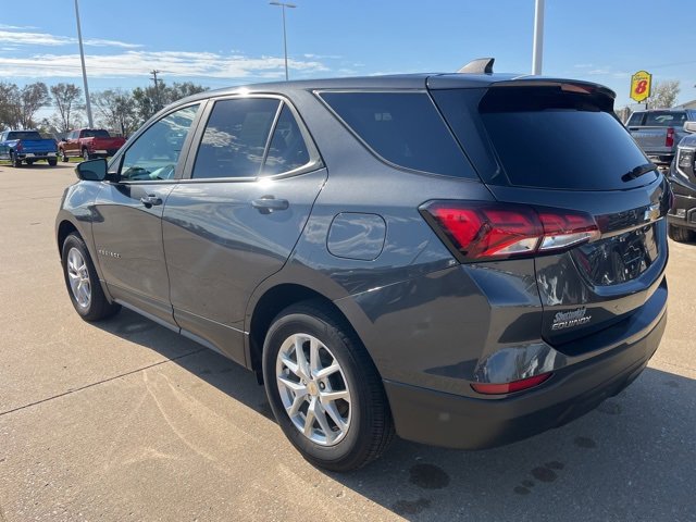 Used 2022 Chevrolet Equinox LS w/ LS Convenience Package image 6