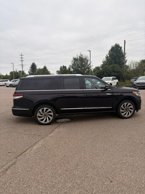 Used 2022 Lincoln Navigator L Reserve AWD/4WD image 5