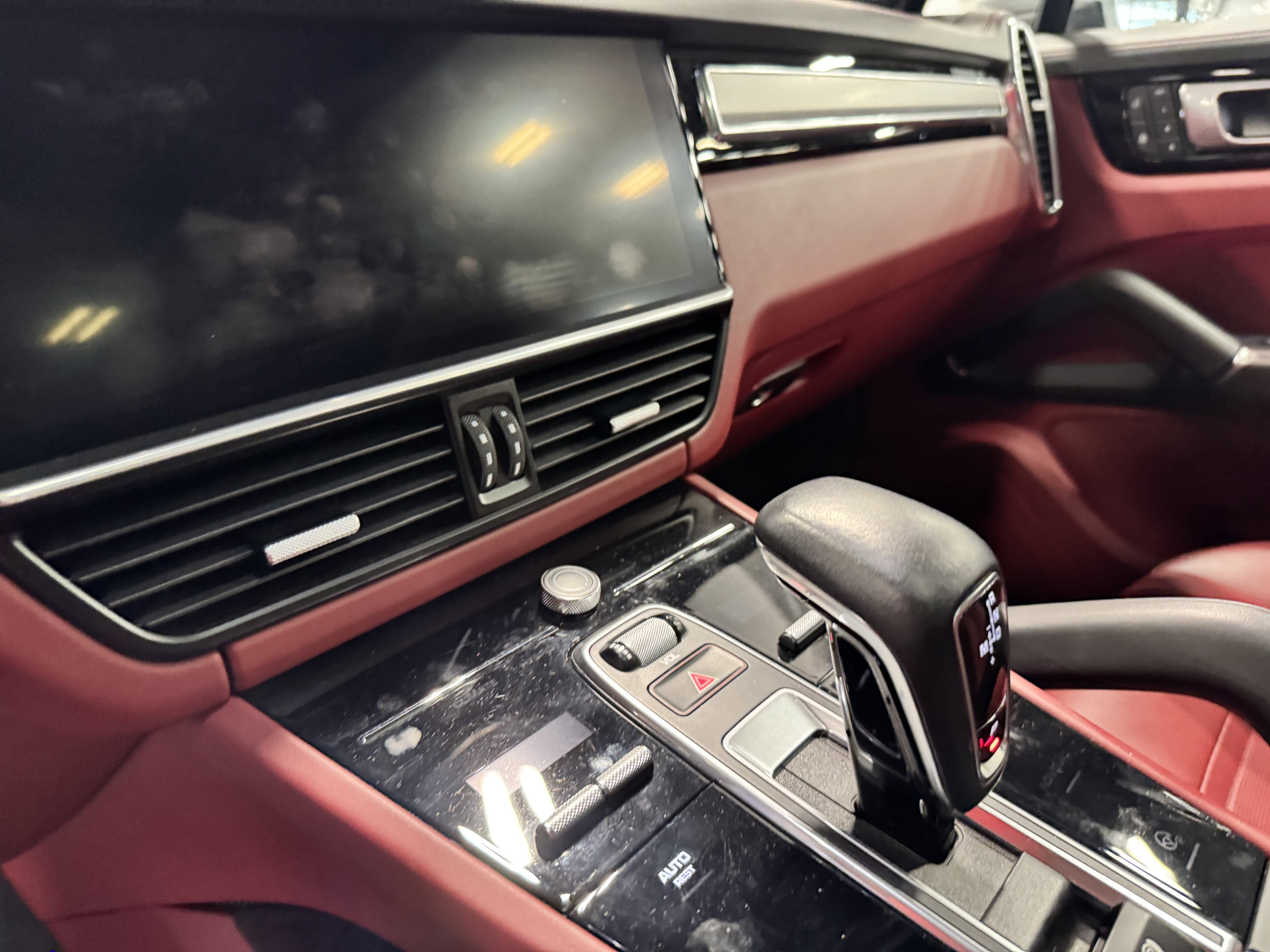 Used 2022 Porsche Cayenne Coupe image 11