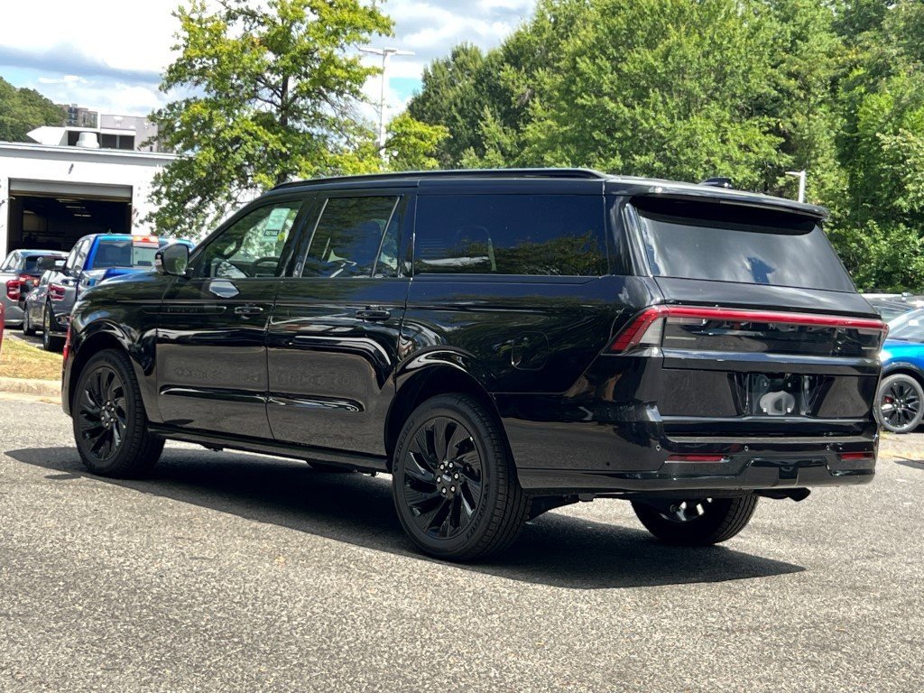 New 2025 Lincoln Navigator L Reserve w/ Jet Appearance Package image 3