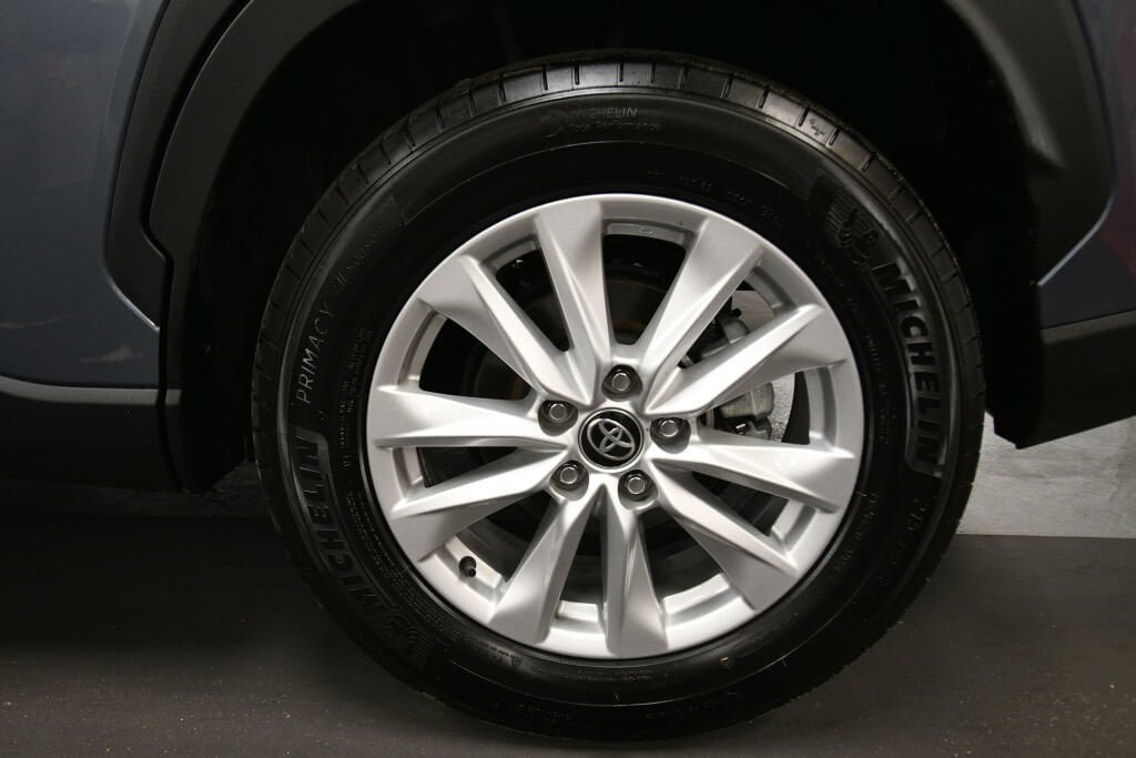 Certified 2026 Toyota Corolla Cross LE FWD image 31