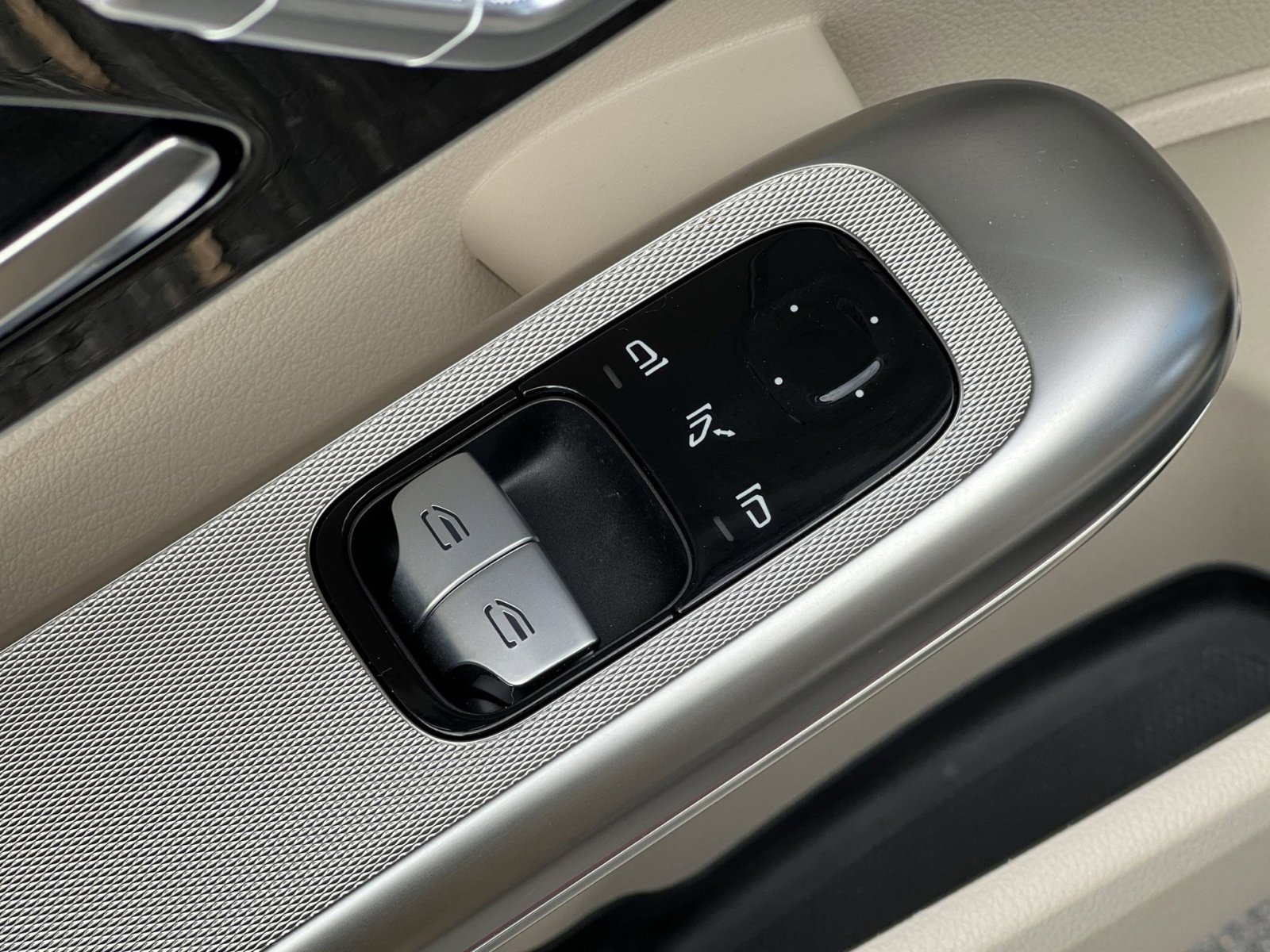 Certified 2025 Mercedes-Benz CLE 300 4MATIC Coupe image 13