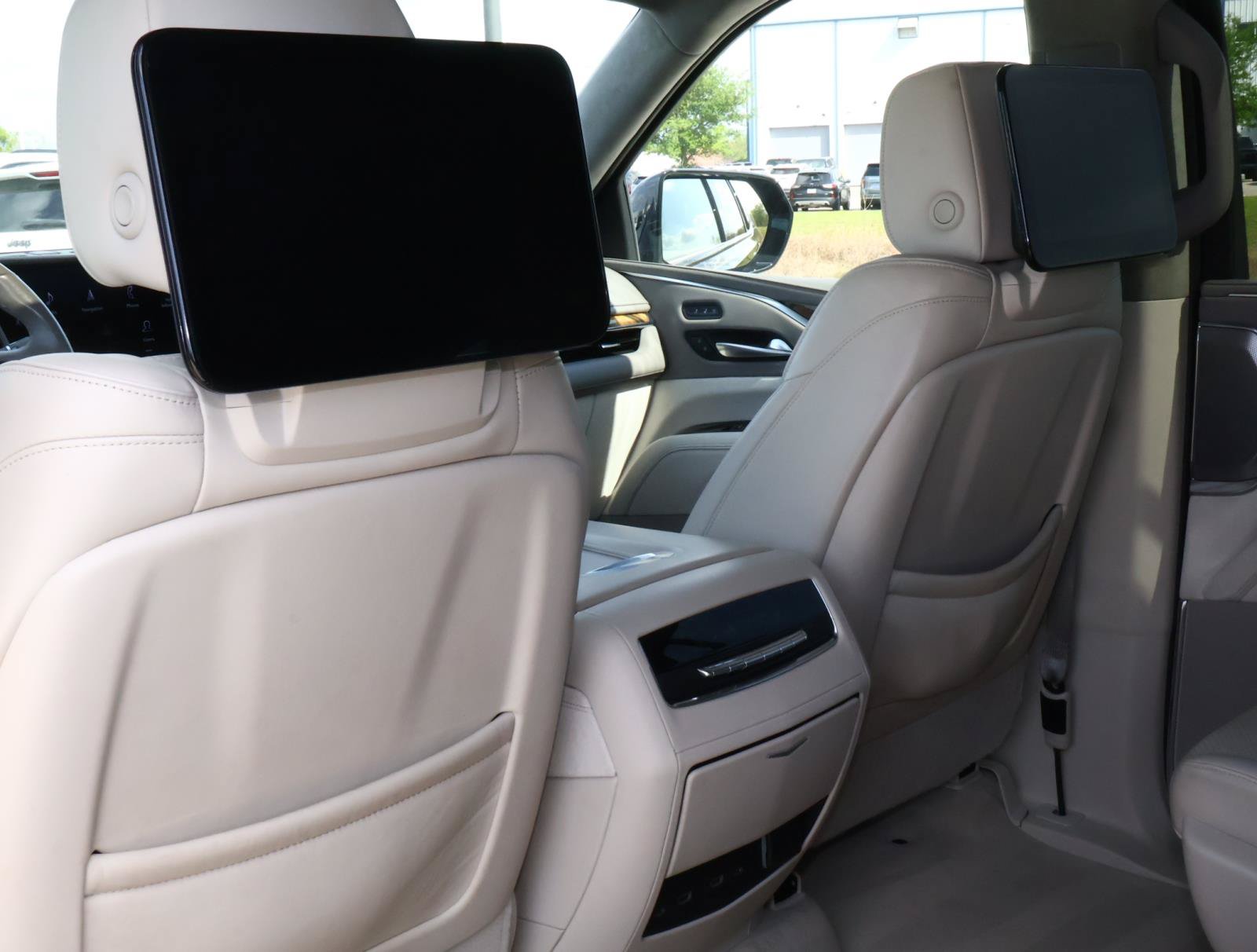 Used 2023 Cadillac Escalade Sport Platinum AWD/4WD image 16