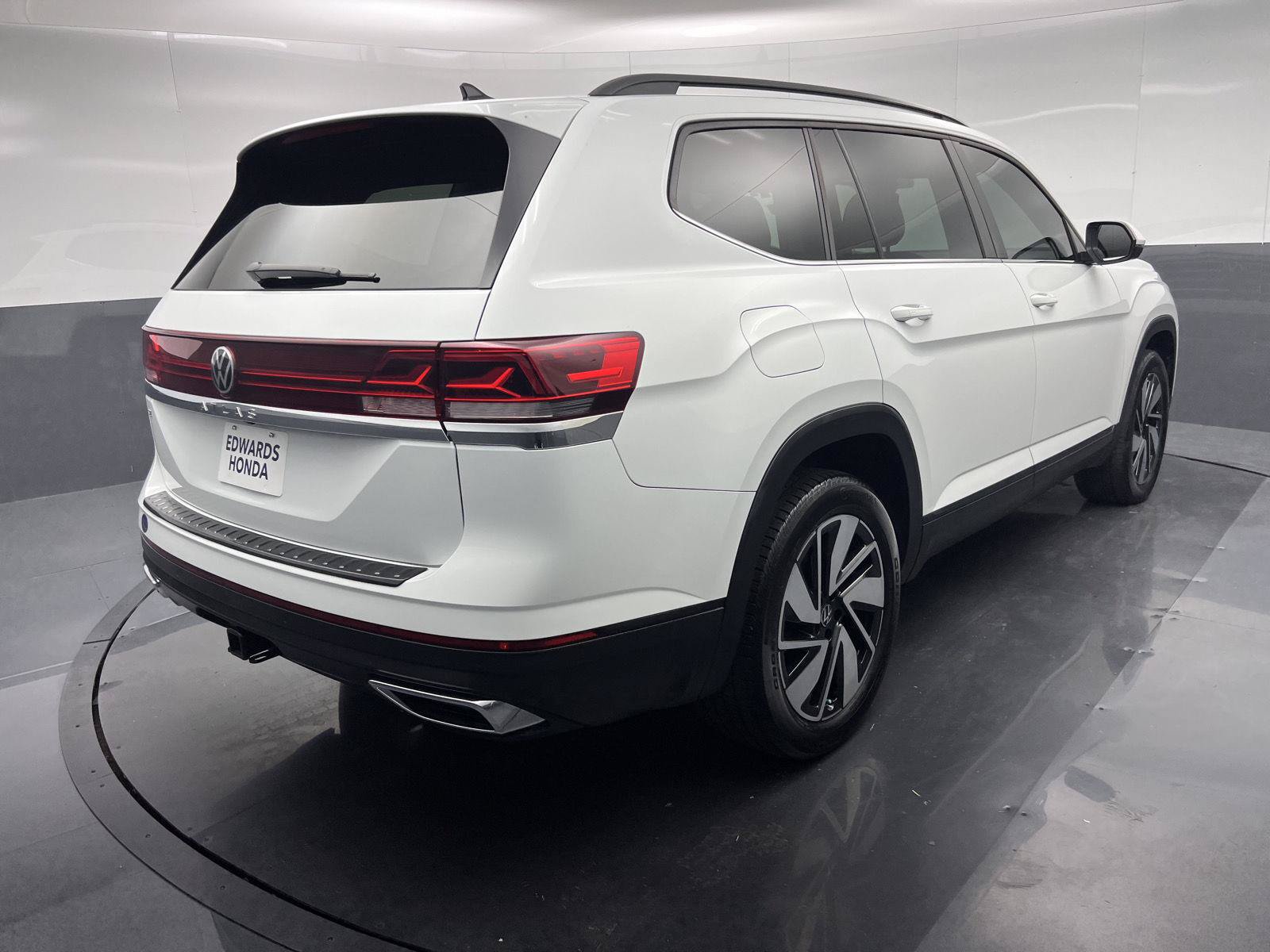 Used 2024 Volkswagen Atlas SE FWD image 35