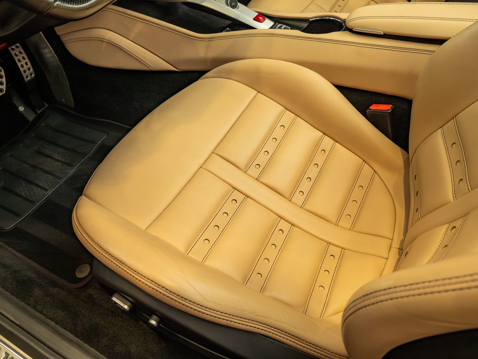 Certified 2017 Ferrari California T RWD image 12
