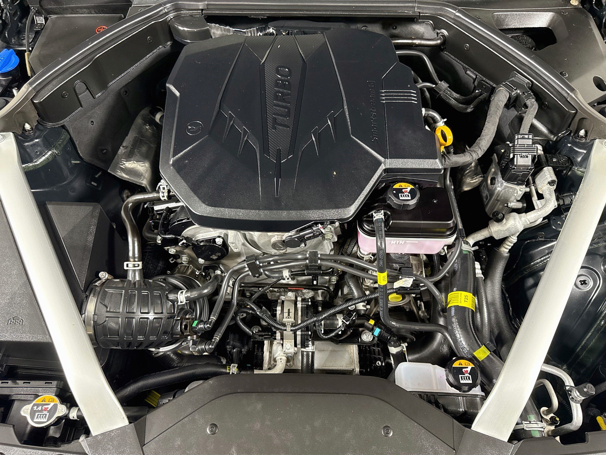 Used 2025 Genesis G70 2.5T AWD/4WD image 39