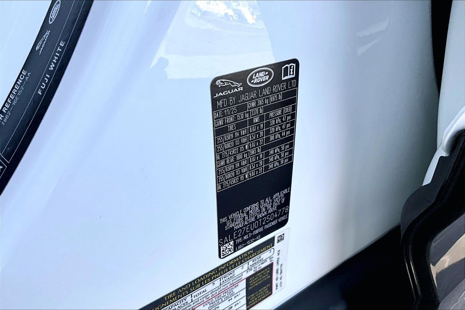 New 2026 Land Rover Defender 110 X-Dynamic SE image 13