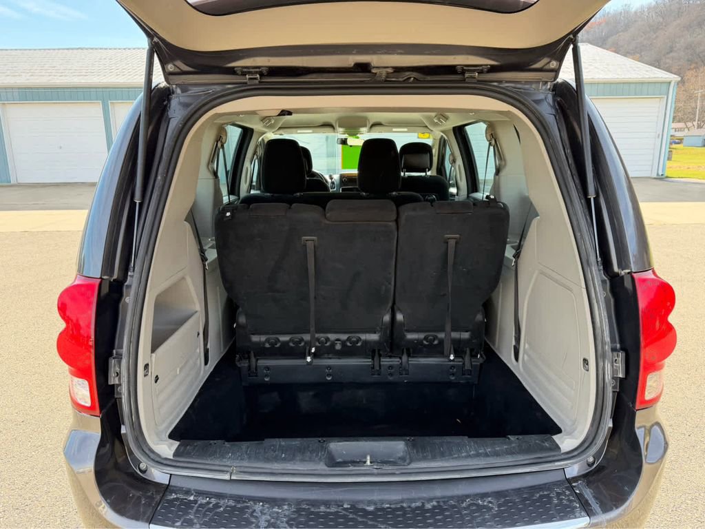Used 2016 Dodge Grand Caravan American Value Package FWD image 12