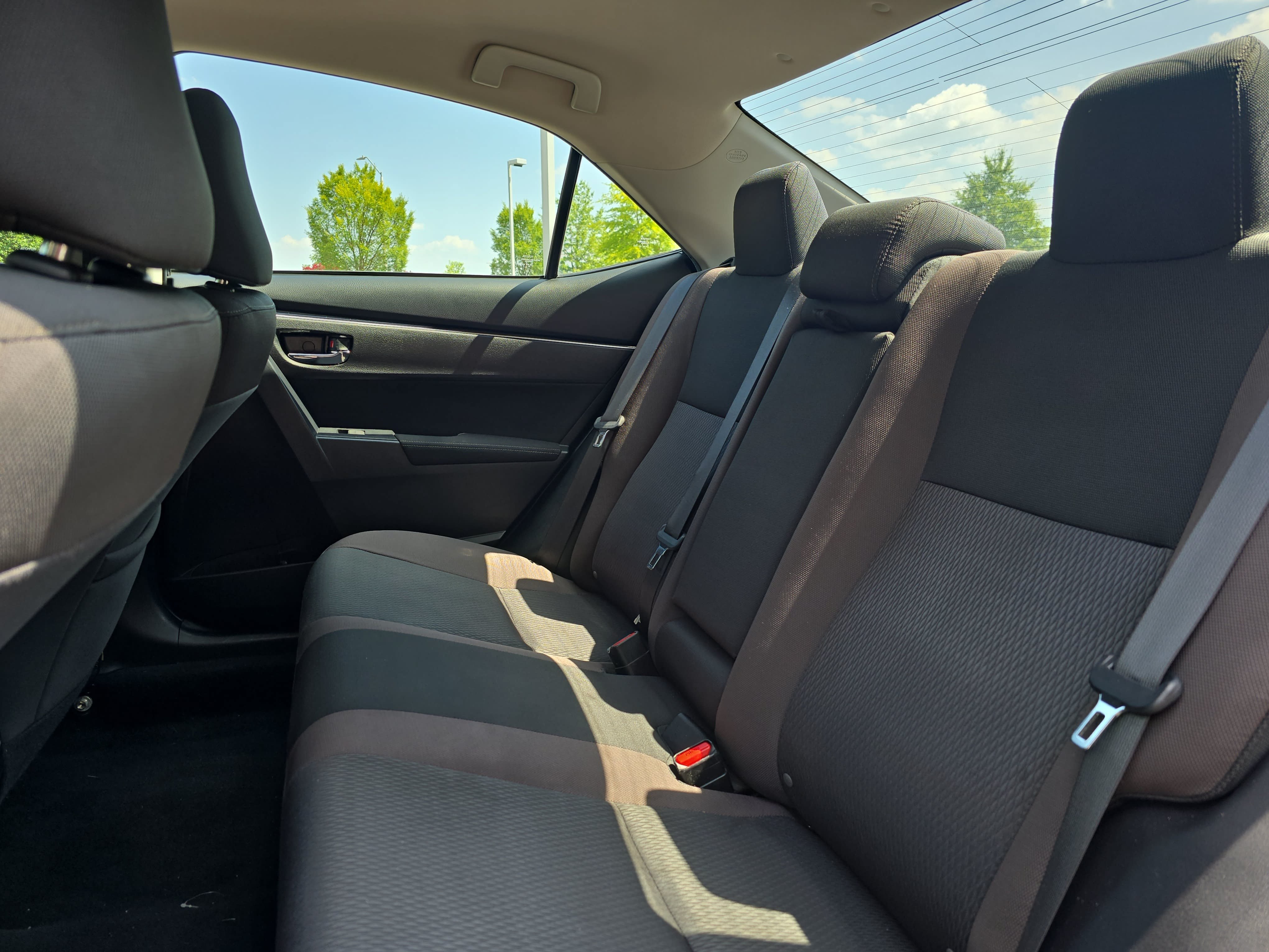 Used 2019 Toyota Corolla LE FWD image 14